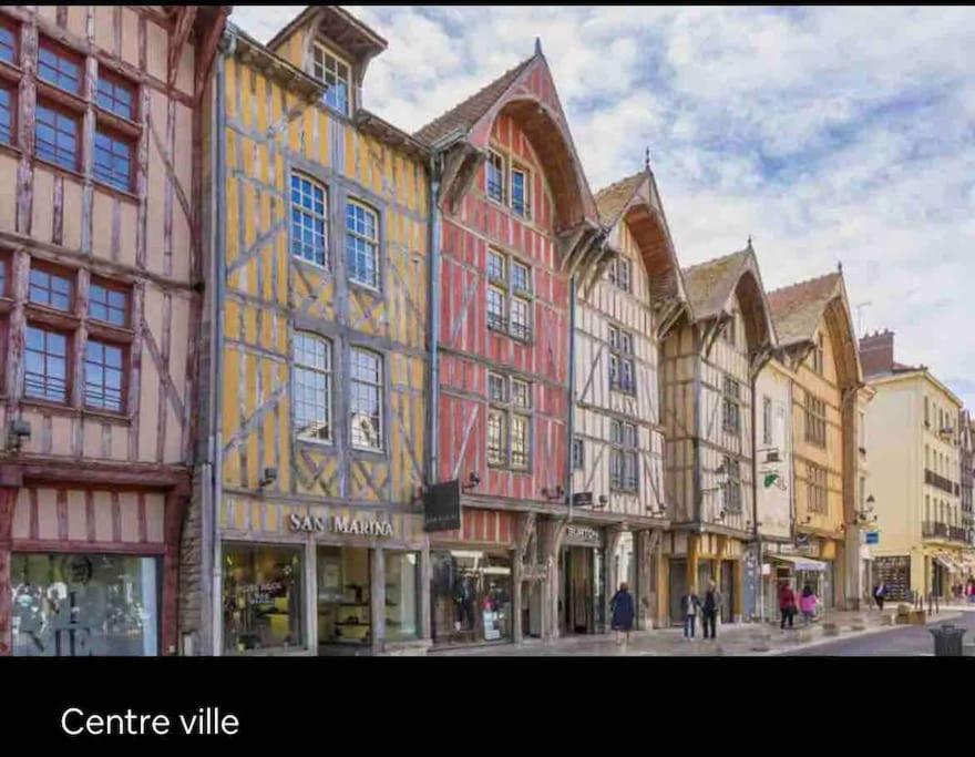 Superbe T2 De Caractere Au Centre Classe 3 Etoiles Troyes Exteriör bild